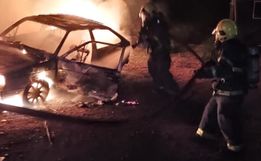 Bombeiros combatem incêndio em veículo no interior de Mondaí
