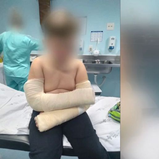 Criança de 5 anos que fraturou os braços dentro de escola passa bem após cirurgia