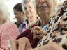 Grupo de senhoras confecciona toucas para pacientes com câncer 