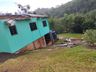 Temporal destelha casas e galpões no interior de Bandeirante