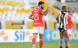 VÍDEO: Inter vence o Botafogo e mantém liderança no Brasileirão