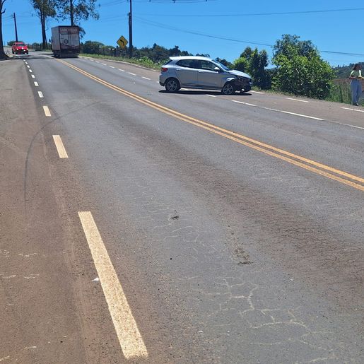 Colisão frontal deixa uma pessoa gravemente ferida em Nova Erechim