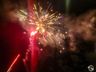 Queima de fogos reúne famílias e marca chegada de 2023 em SMOeste