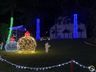 Grande público acompanha o acionamento das luzes de Natal na praça de São João do Oeste