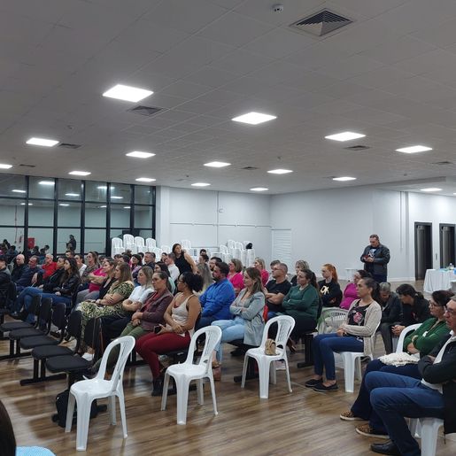 Grande público participa da assembleia de fundação da Associação dos Autistas 