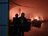 Edificação é atingida por incêndio na área industrial de Riqueza