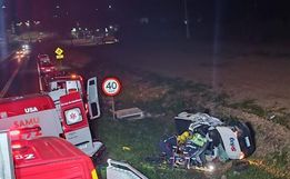 Colisão entre carro e caminhão deixa um homem em estado grave na BR-282, em Xaxim