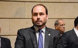 Carlos Bolsonaro confirma pré-candidatura ao Senado por SC 