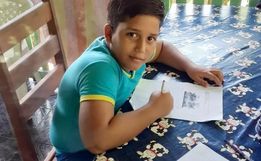 Menino de 11 anos morre após choque de celular que estava carregando