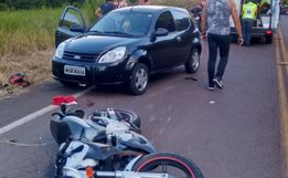 Homem fica ferido em colisão entre carro e moto no interior de Mondai