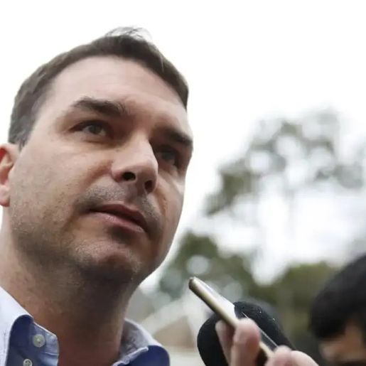 Flávio Bolsonaro admite que pode deixar candidatura a presidente dias após anúncio