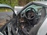 Motorista fica presa nas ferragens ao colisão com árvore na BR-282, em Maravilha