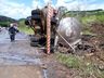 Tombamento envolvendo caminhão da região deixa um morto e dois feridos no Paraná