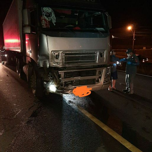 Colisão entre carro e carreta deixa uma pessoa morta na BR-282