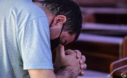 VÍDEO: Igreja Matriz recebe fiéis para celebração do Dia de Finados