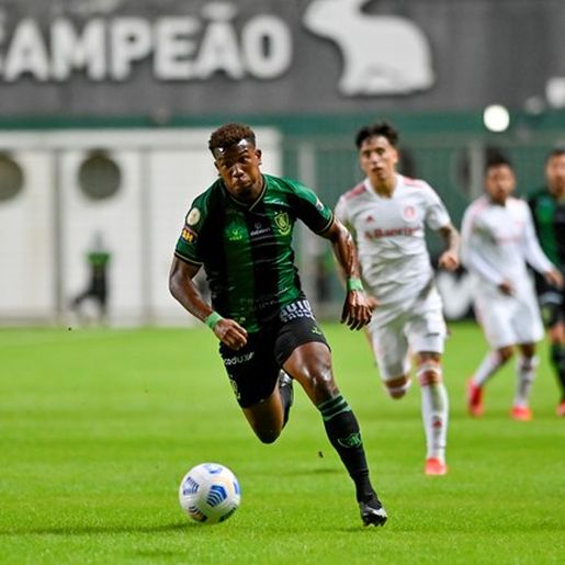 Com Edenílson improvisado no gol, Inter busca empate diante do América-MG