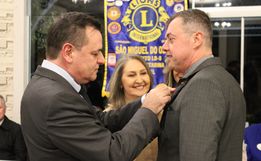 Deny Gambatto é empossado como presidente do Lions Clube de SMO 