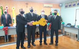 Prefeito eleito em chapa única toma posse em Barra Bonita