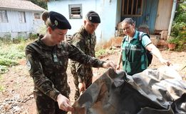 Município e 14º RCMec realizam força-tarefa de combate à dengue no bairro Andreatta