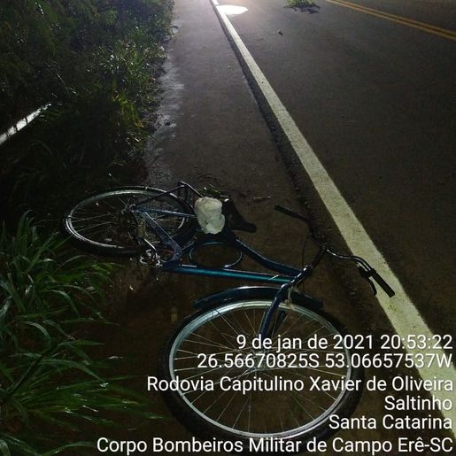 Acidente com ciclista e caminhão é registrado na SC-160