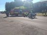 Mulher fica ferida ao colidir moto em caminhão e sofrer queda na avenida em Iporã do Oeste