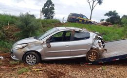 Veículo de Itapiranga com 12 ocupantes capota no Rio Grande do Sul