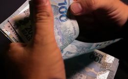Lula sanciona regra que limita aumento do salário mínimo