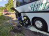Ônibus pega fogo após possíveis problemas nos freios na BR 163
