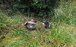 Jovens furtam moto e sofrem grave acidente