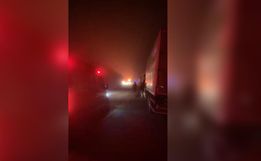 Motorista morre após caminhão tombar e pegar fogo na BR-282, em Maravilha