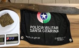 Homem ameaça pais com facão e é preso pela polícia em Itapiranga