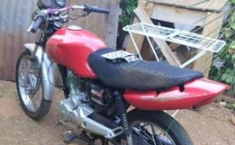 Adolescente que conduzia moto morre em saida de pista na SC 283
