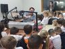 Alunos da Escola CEBEM São Cristóvão visitam Rádio Cedro
