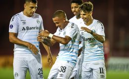 Grêmio vence Lanús na Argentina e se isola na ponta do Grupo H da Sul-Americana 