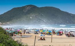 SC tem salto de 60% de turistas internacionais nos primeiros 10 meses de 2025