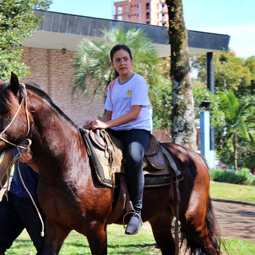 CTG Porteira Aberta promove exposição cultural na praça central de SMOeste