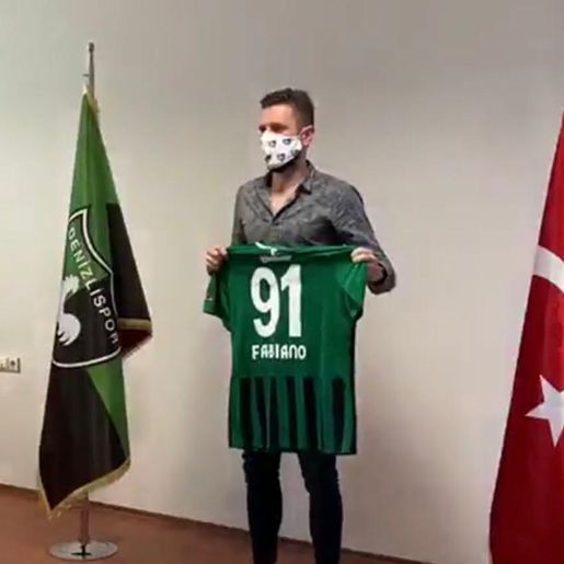 Lateral Fabiano vai para time turco 