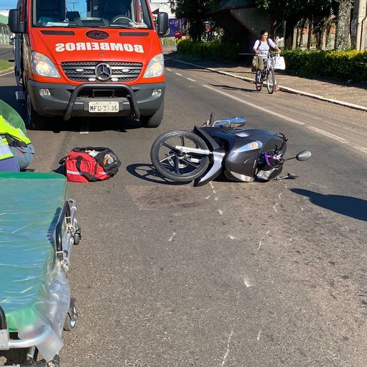 Mulher fica ferida em colisão entre carro e moto na Willy Barth, em SMO 