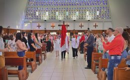 Celebração da Paixão e Morte do Senhor lota Igreja Matriz, em São Miguel do Oeste
