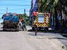 Bombeiros trabalham no rescaldo do incêndio no Super Vipi Center