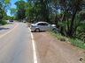 Motorista perde controle da direção e carro se choca contra árvore na SC 163