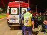 Motorista abre porta, ciclista cai e sofre ferimentos em SMOeste 