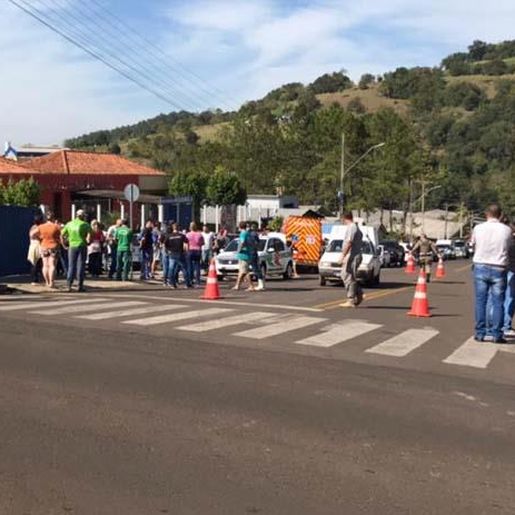 Homem invade creche, esfaqueia crianças e professores em Saudades