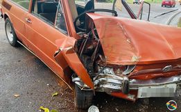 VÍDEO: Carro sai da pista e colide contra árvore na SC 163