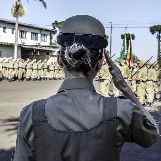 Sem desfile da independência, PM faz campanha por bandeira do Brasil nas janelas