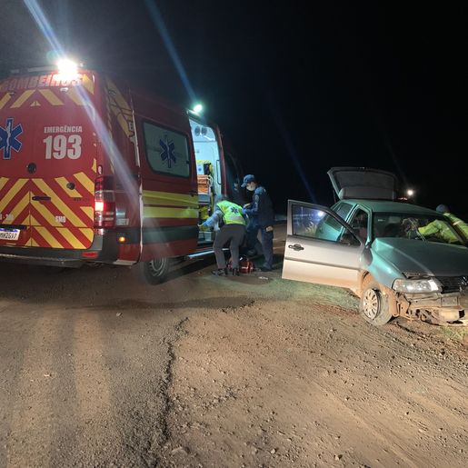 Vídeo: Colisão entre carro e caminhão deixa dois feridos na SC-492 em Bandeirante 