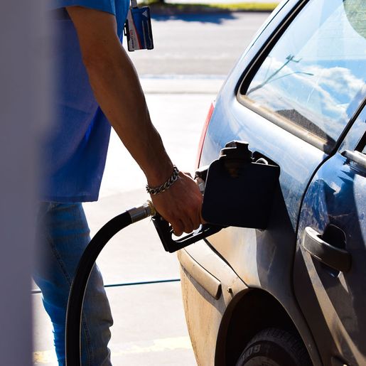 Petrobras anuncia nova redução de R$ 0,25 no preço da gasolina nas distribuidoras 
