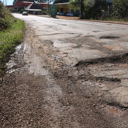 Situação extrema leva prefeitos a realizar tapa-buracos na BR-163