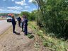 Caminhão tem problemas mecânicos, sai da pista e cai em ribanceira na BR-282