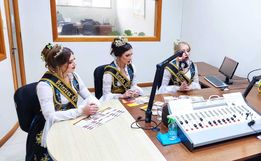 Soberanas da 43ª Oktoberfest visitam a Rádio Cedro